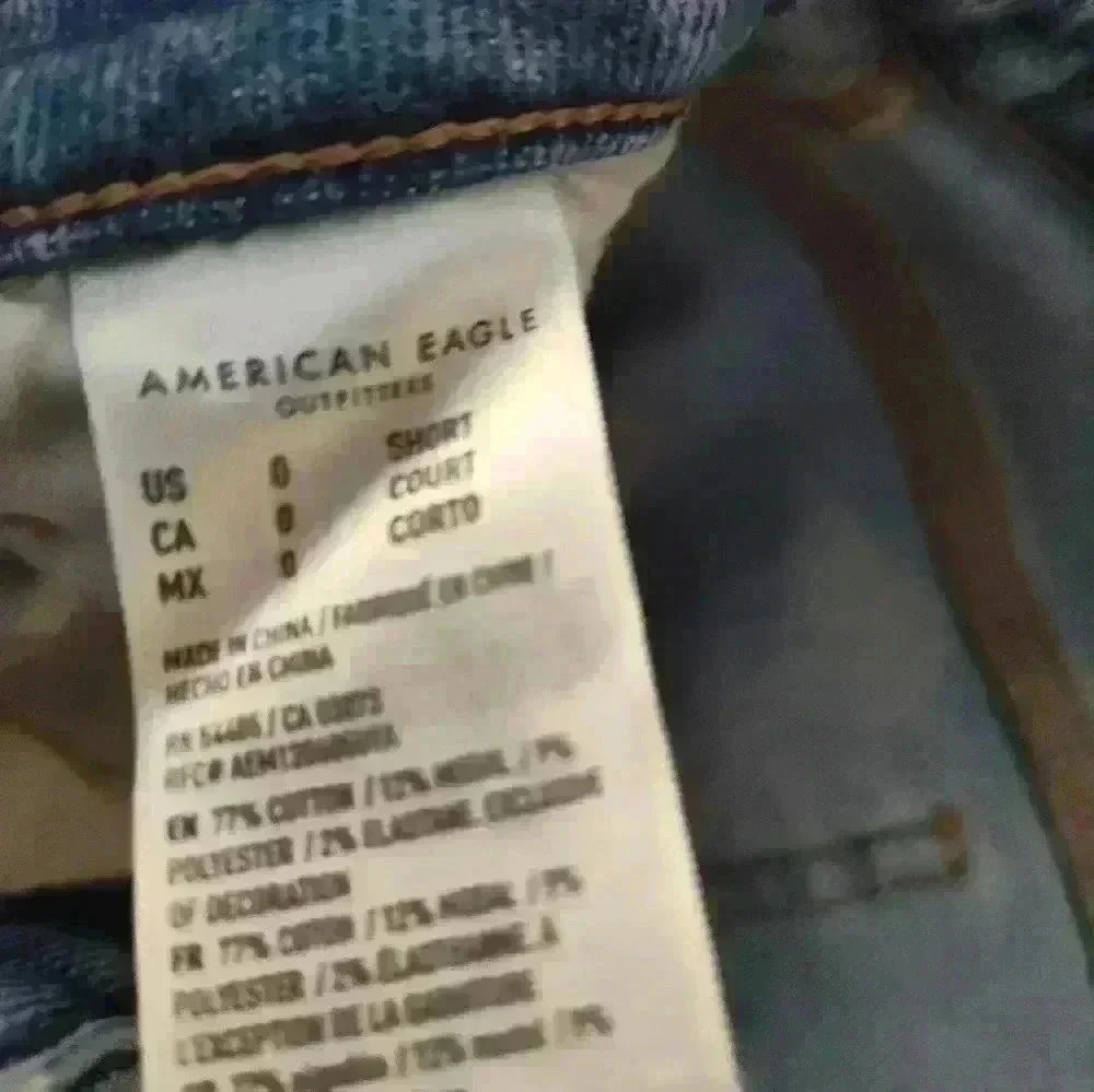 American Eagle Ripped Jeans High Rise Mom Jean 0-Short #207 - Picture 3 of 3